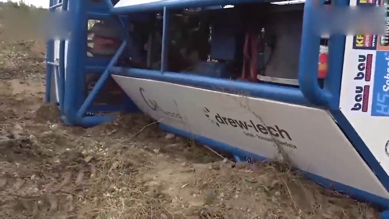 老司机开越野卡车石头坡玩越野，最后把车都弄坏了！