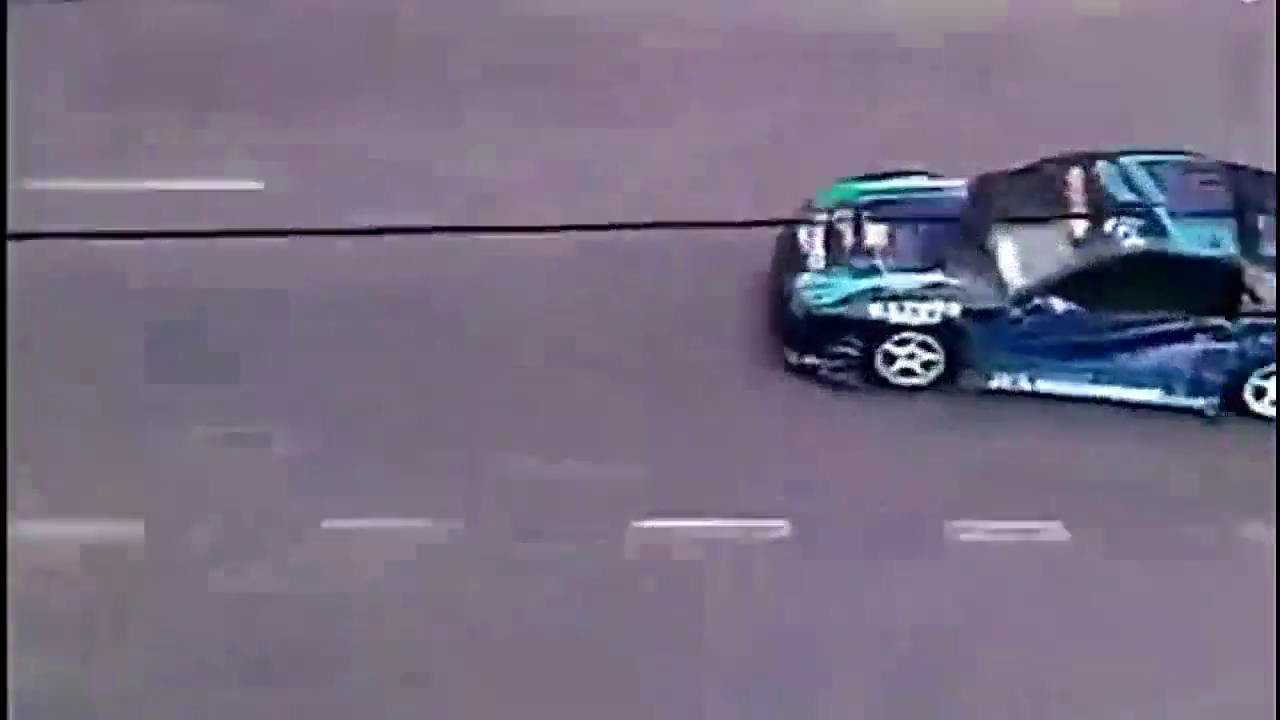 非法改装跑车挑衅警车，上演极品飞车，太精彩了