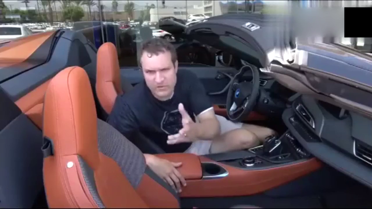 价值两百多万的宝马跑车刚到货，变形太帅，我喜欢！