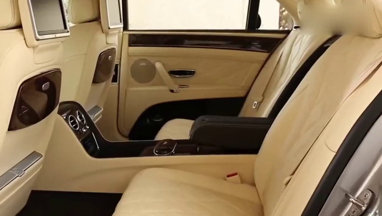 价值450万宾利飞驰，开到路上才知道豪华车的好处