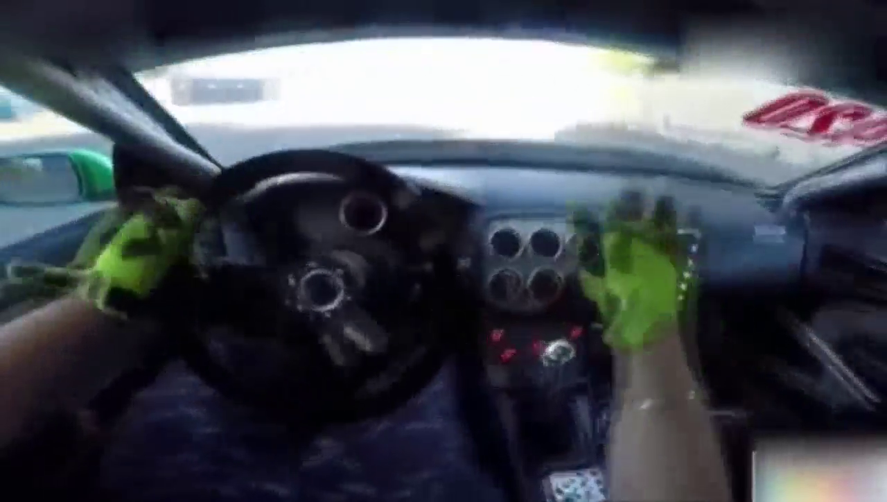 如此开跑车真是帅呆了，堪比速8