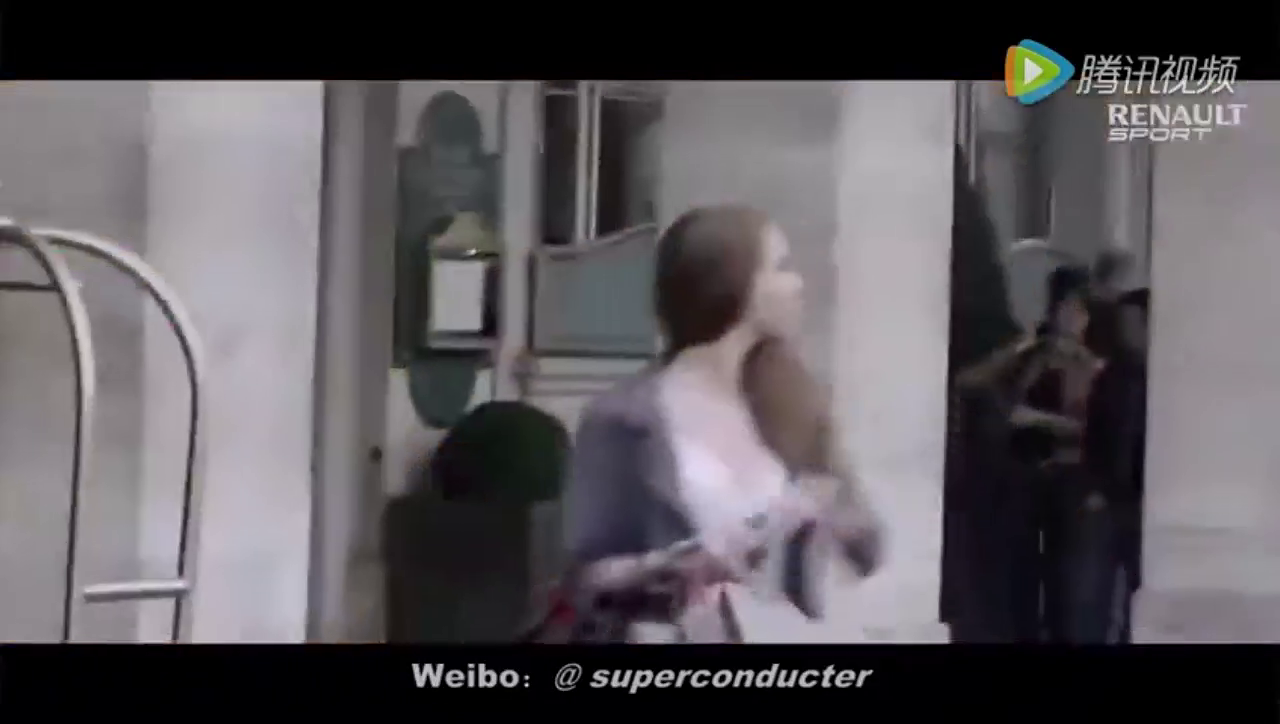 的士跑车街头漂移，吓坏外国妹纸！