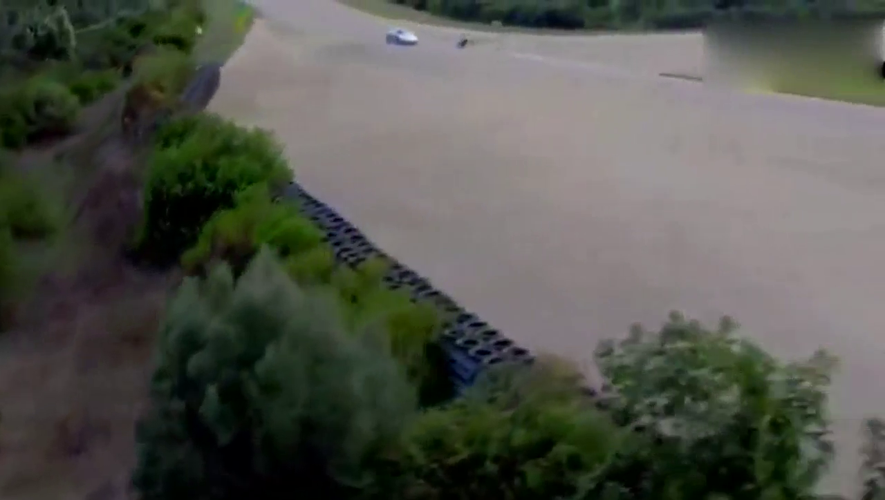 保时捷跑车pk雅马哈摩托，结果米其林抢尽风头