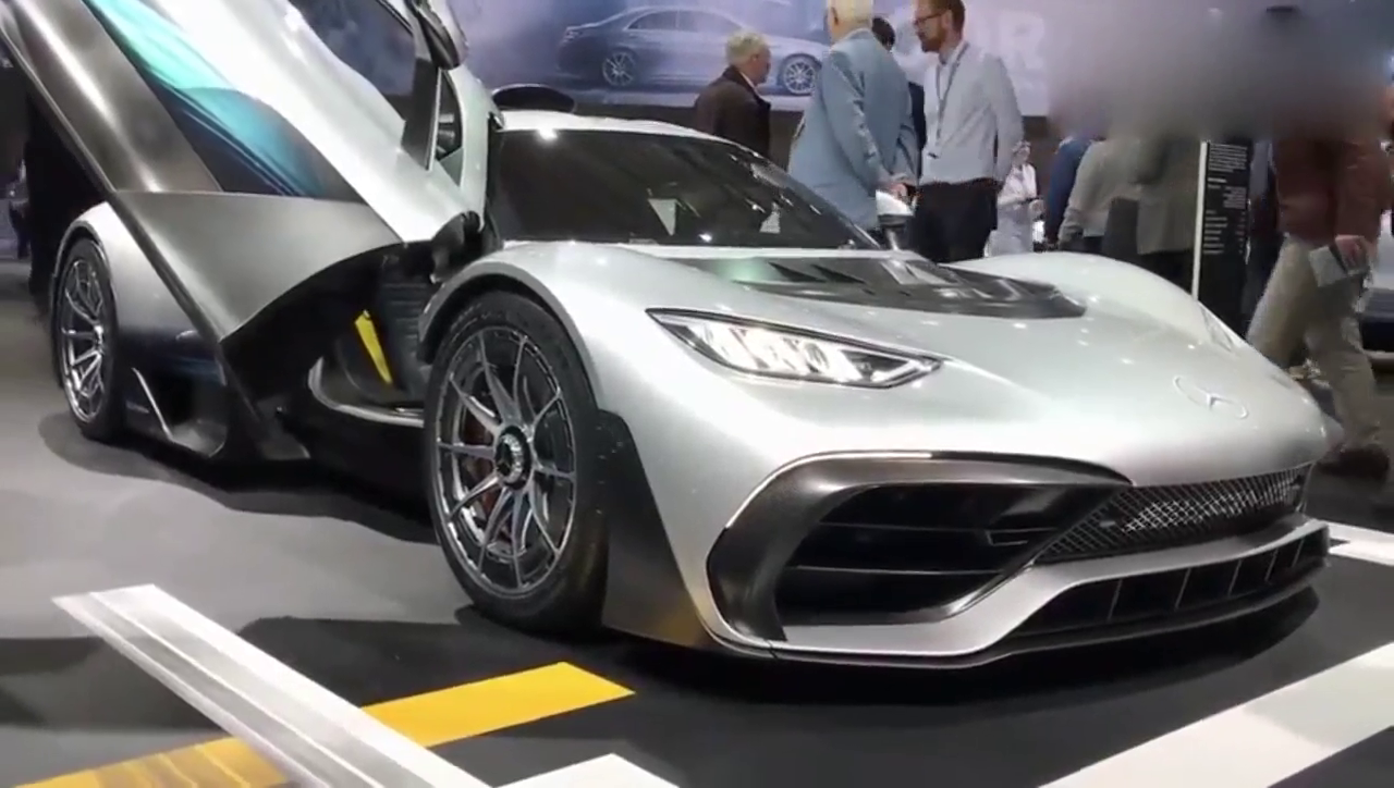 奔驰全新终极跑车来袭 霸气的外表 豪华的内饰