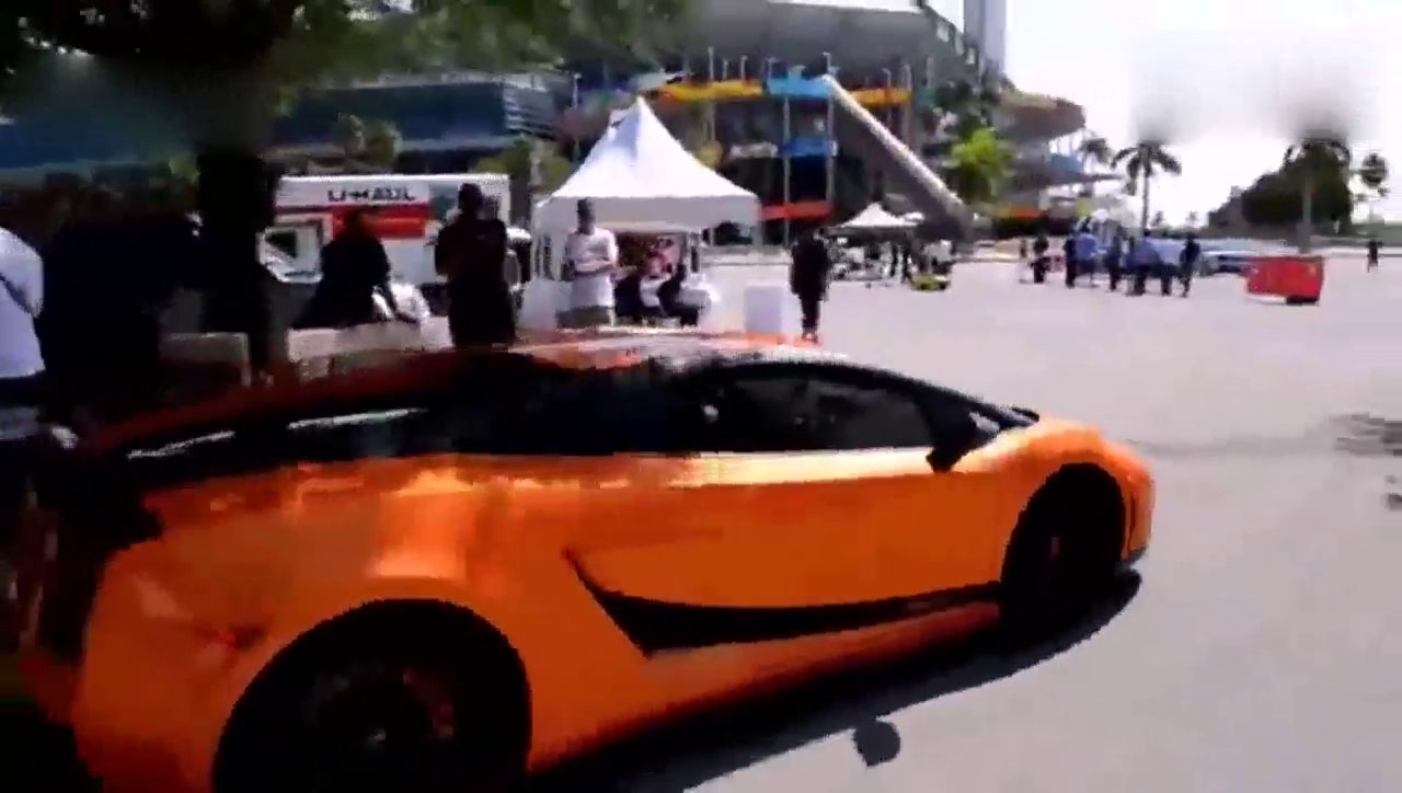 坐进兰博基尼跑车副驾驶,才知道推背感有多强!