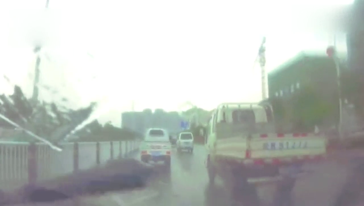 轻卡车到底怎么了无辜的大面包太委屈了