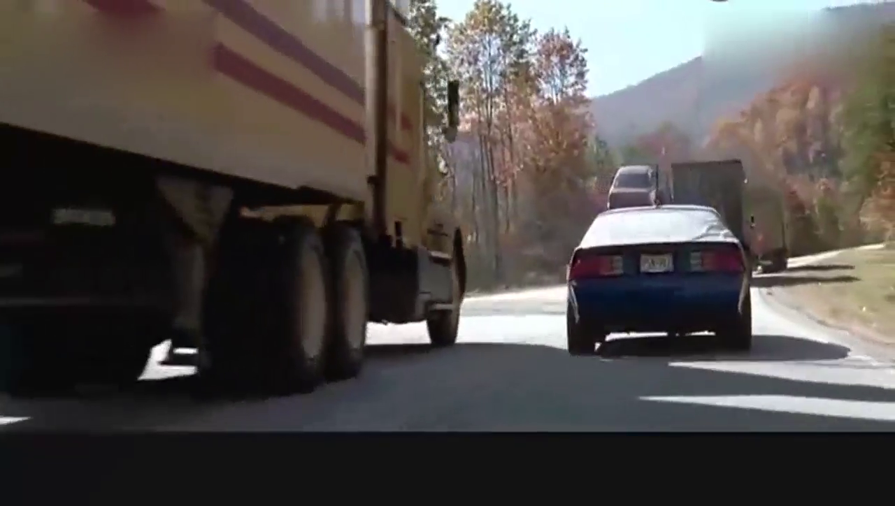 玩命司机，山路开重型卡车拦截，甩尾漂移命丧黄泉