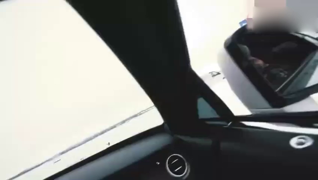 500万劳斯莱斯和1000万蝙蝠跑车去越野，铲雪那刻才知道钱花哪了