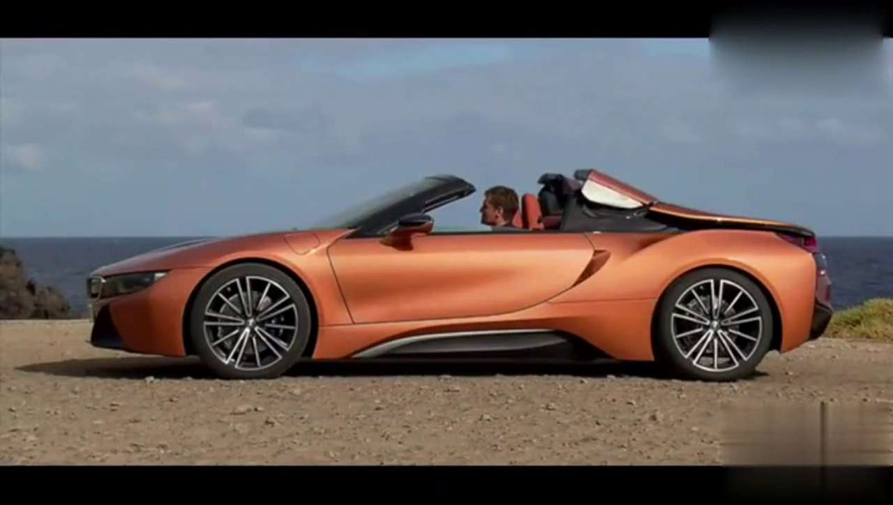 2018款宝马i8跑车，按下变形按钮那一刻才知道什么叫做霸气