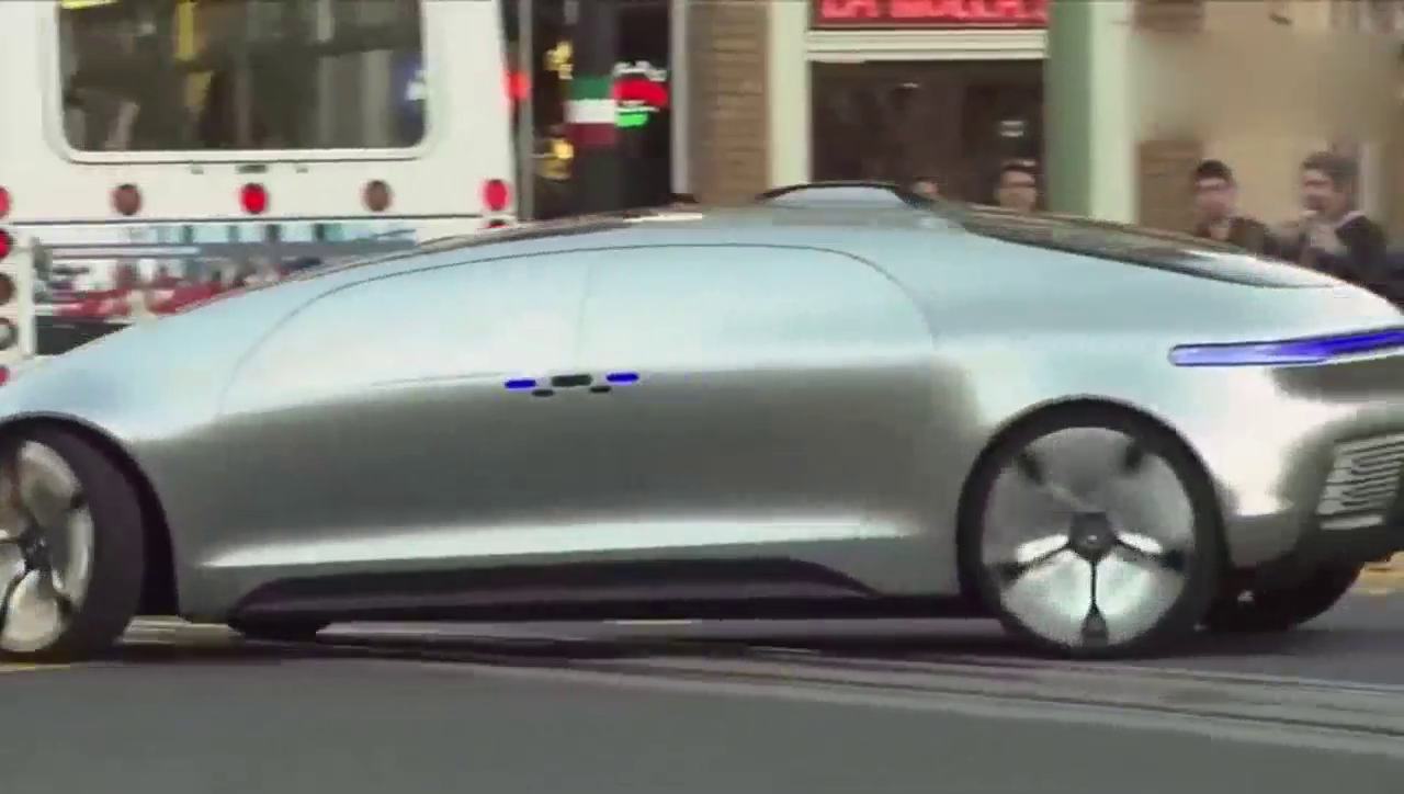 价值5000万的奔驰无人驾驶跑车，上了公路才是帅气的开始