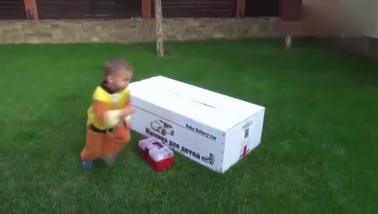 熊孩子网上订购了一辆兰博基尼跑车，打开箱子后霸气才刚刚开始