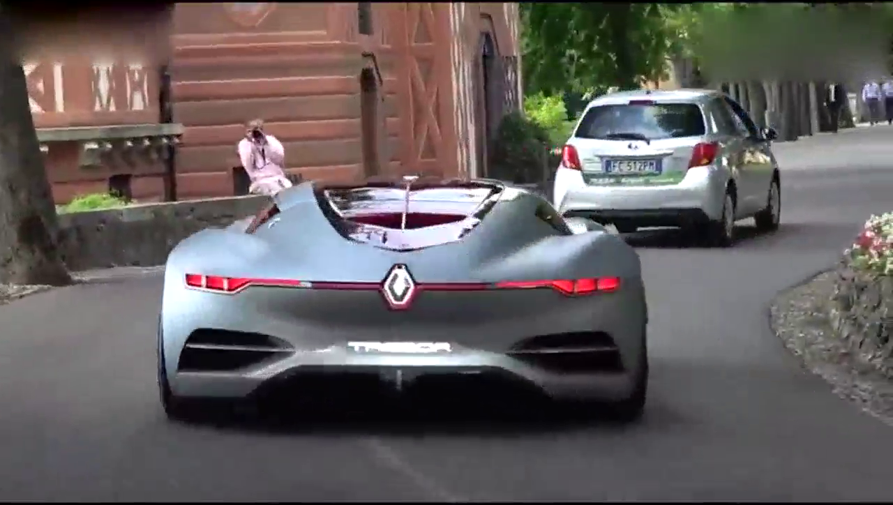 神秘土豪订制的超级跑车到货了，打开车门之后，彻底蒙圈了！