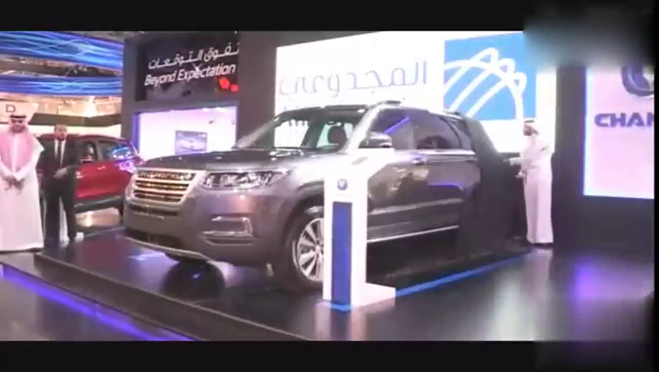 迪拜车展上的国产制造，掀开车布的那瞬间，一边惊艳一边自豪！