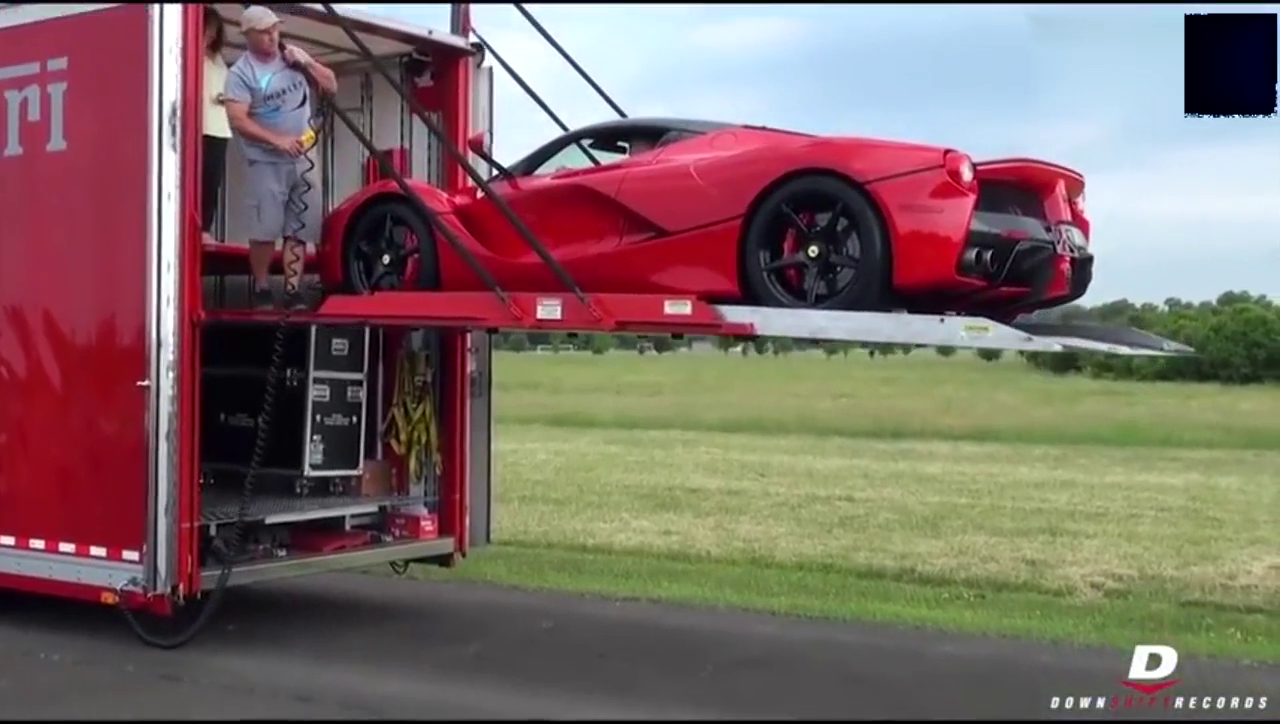 专业跑车卸车工的技术有多牛，倒车的那一刻眼见为实