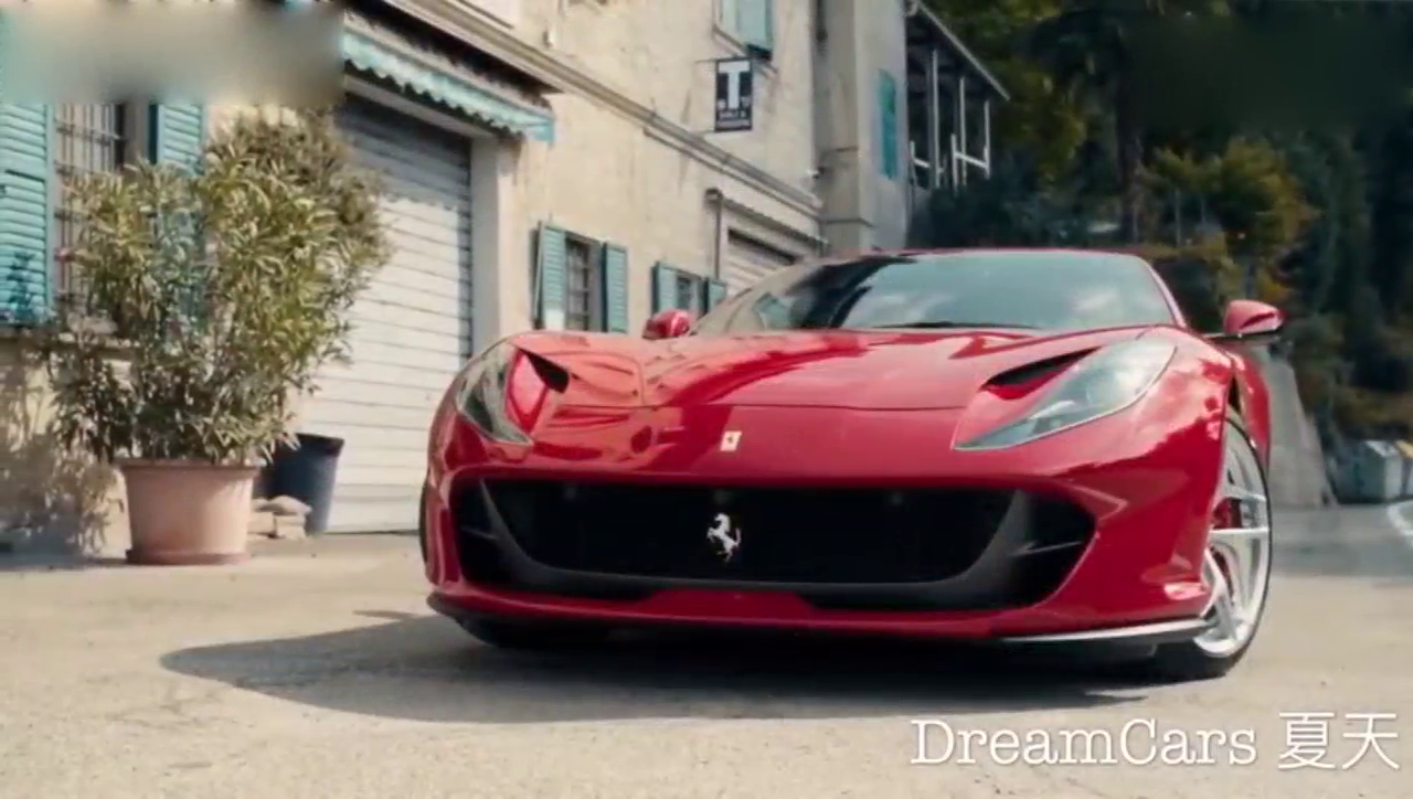 年轻人的梦想，跑车法拉利812