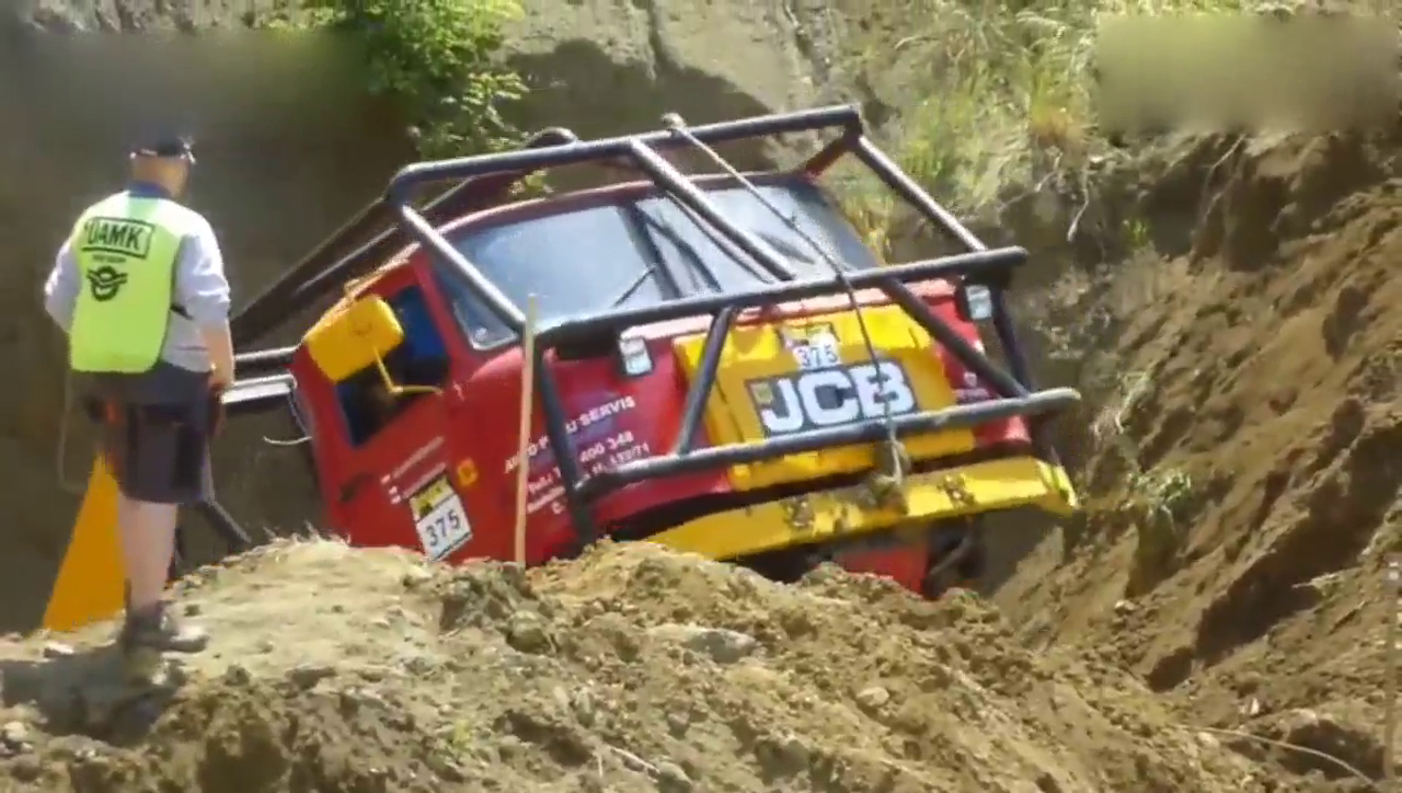 卡车司机如何通过越野高地