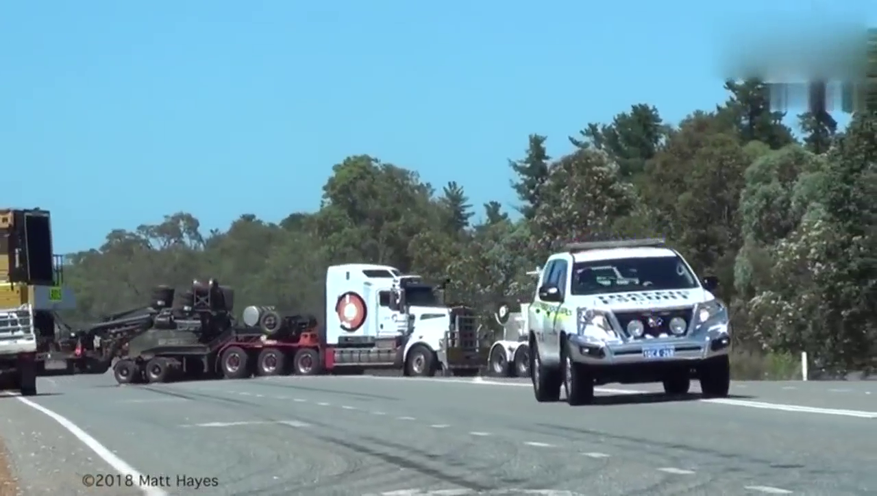 卡车运输矿山设备，卡特994H重195吨，日立矿卡底盘重172吨