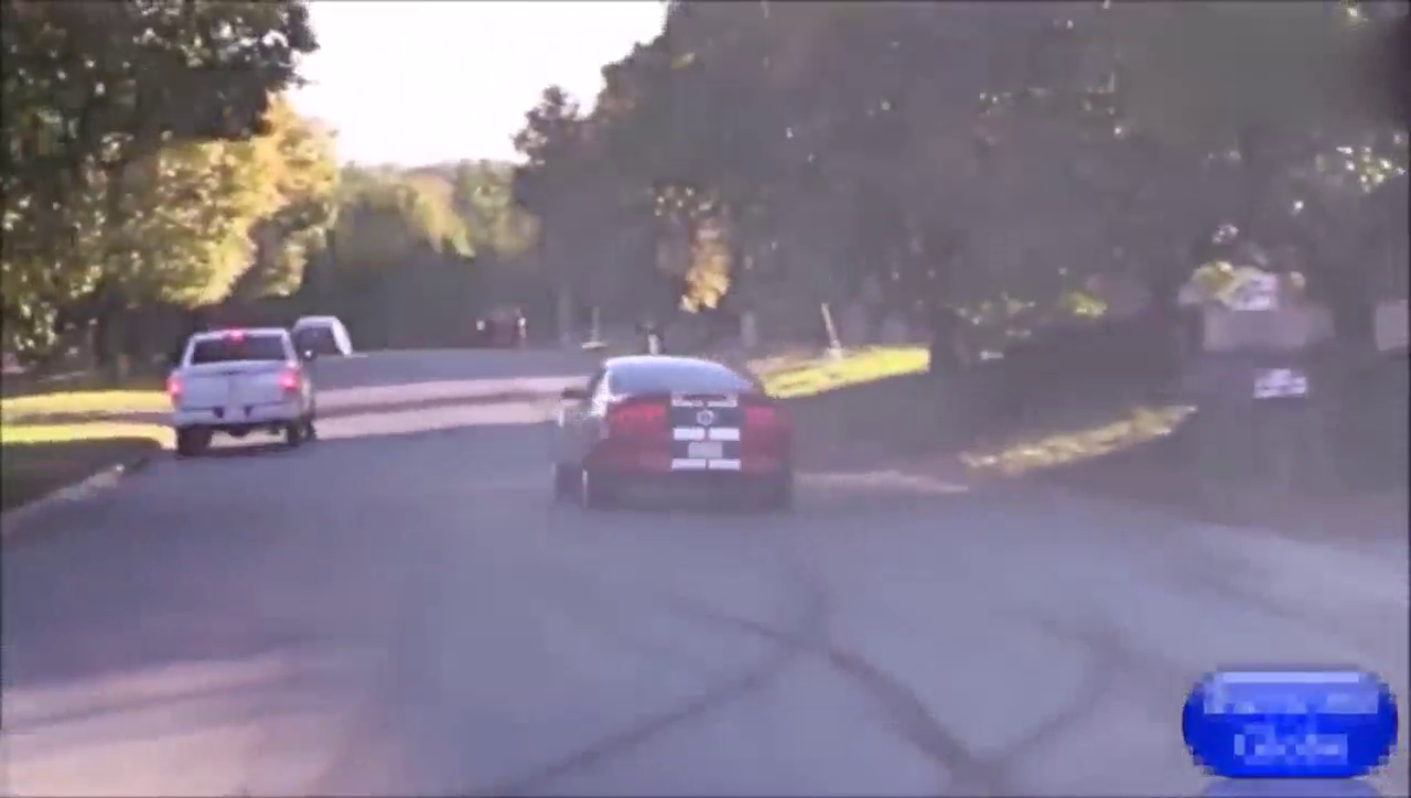 再好的跑车也无法阻挡司机技术差，瞬间撞毁好心疼