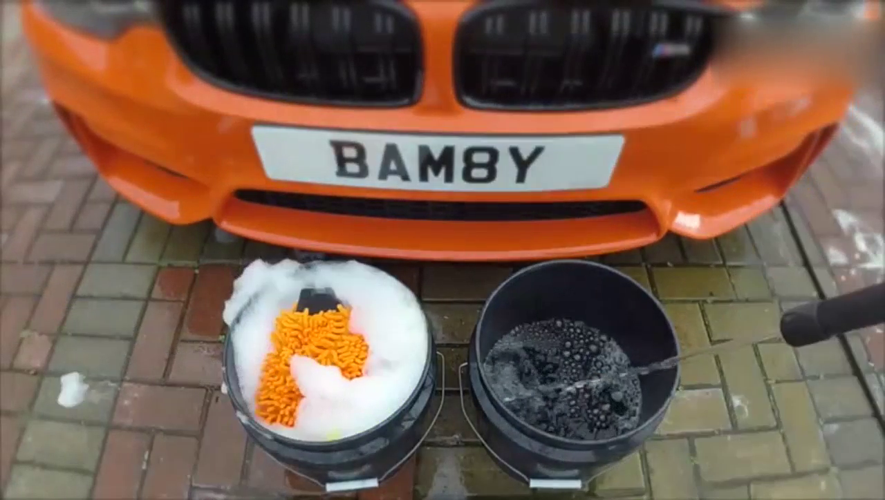 花一百万买来的宝马跑车，车主直言洗车太累