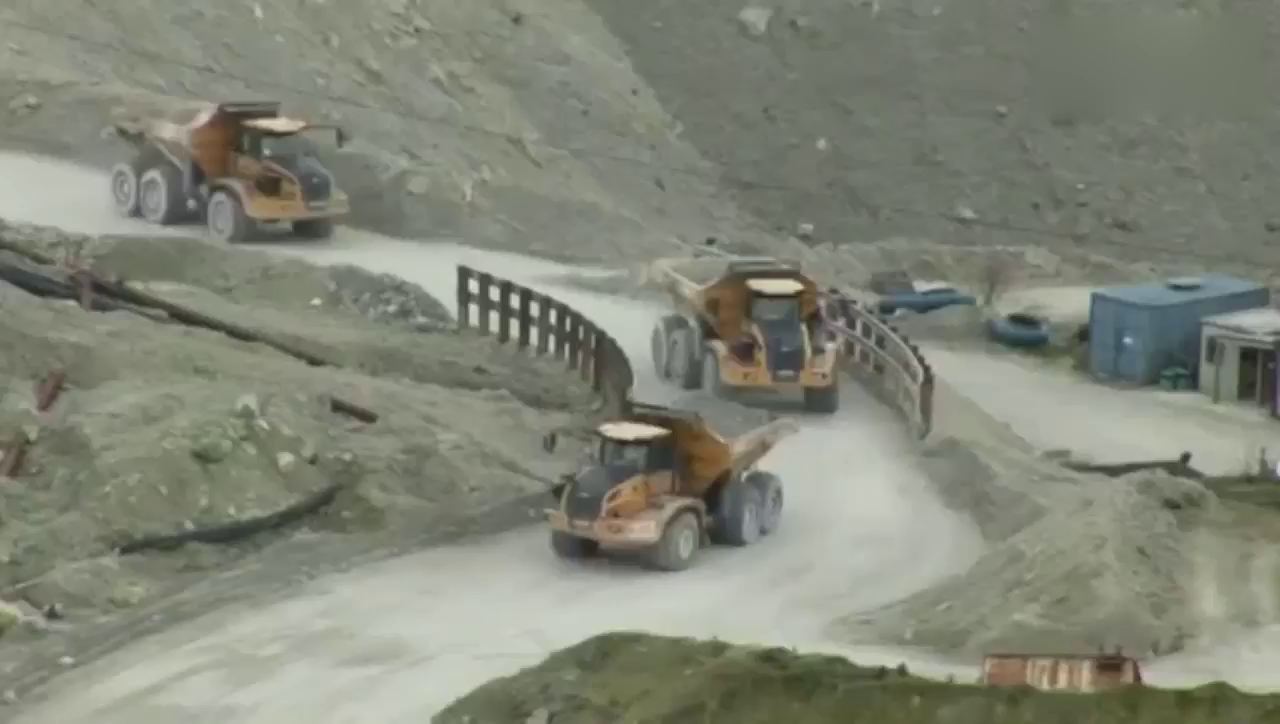 贝尔自卸卡车B50D，看看这施工环境