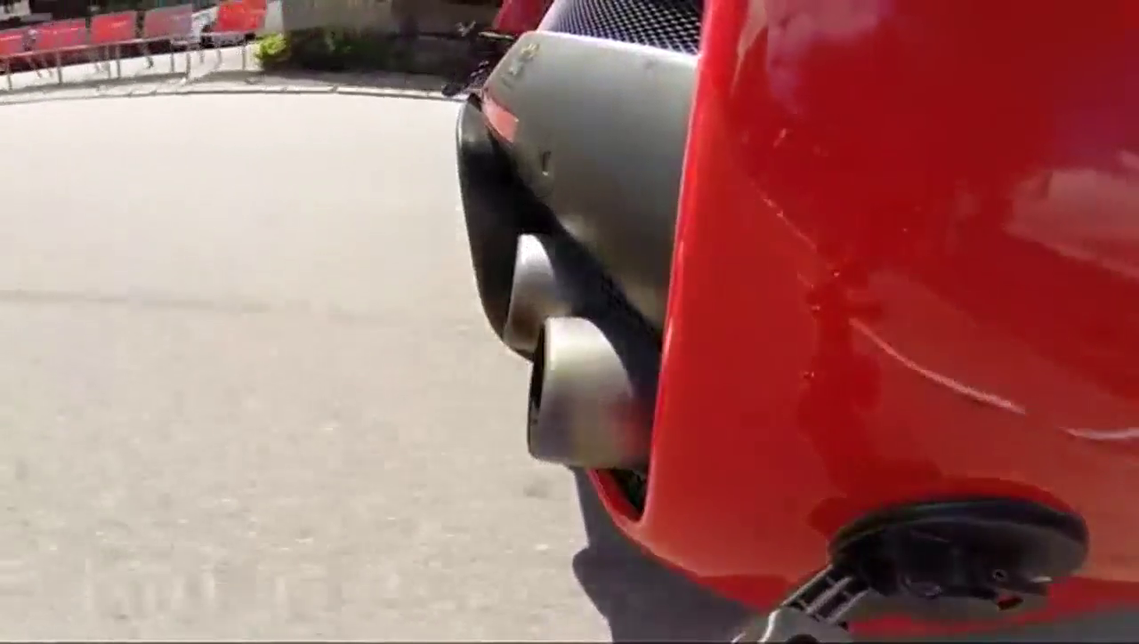 法拉利跑车第一视角带你体验真正的速度与激情