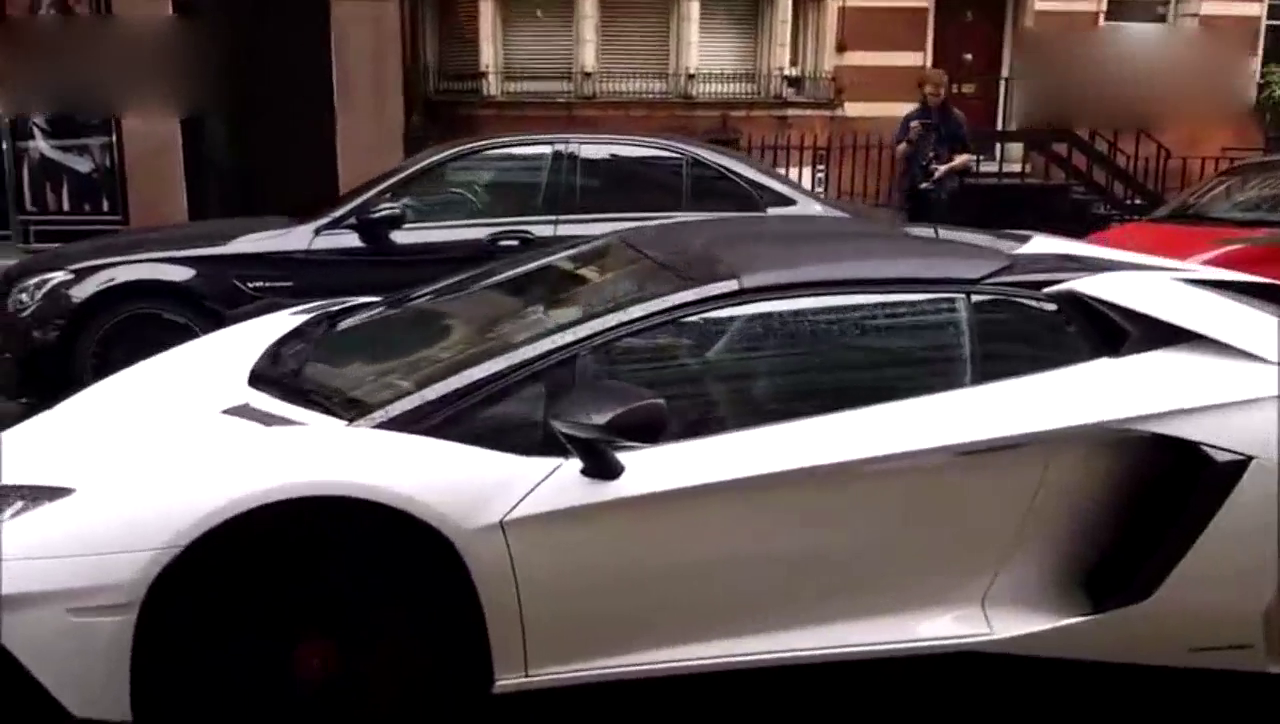 这款跑车噪音太大 我还是比较喜欢比亚迪