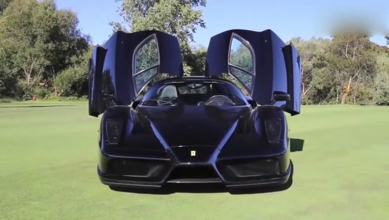 小伙500万买了一辆超级跑车，坐进驾驶室那一刻，瞬间觉得值了！