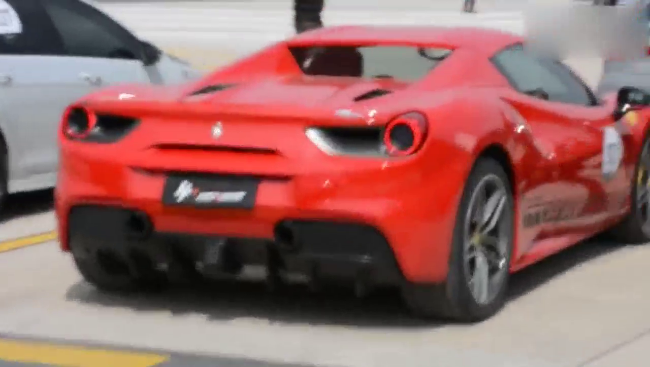 实拍法拉利跟奥迪性能车一起下赛道