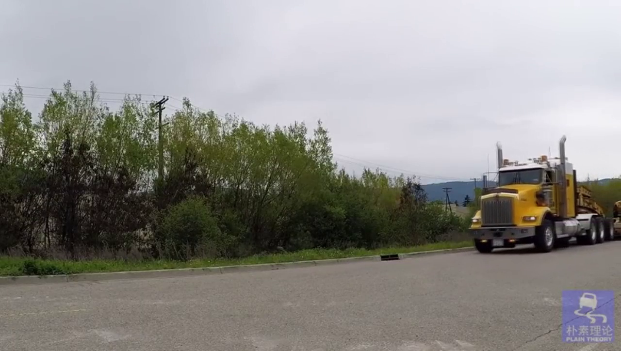 牵引卡车运输工程机械, 挂车可分离可拓展, 还带提升桥