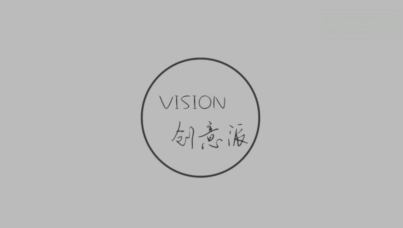 这重型卡车，轮子能360度转弯，需要时可连成火车