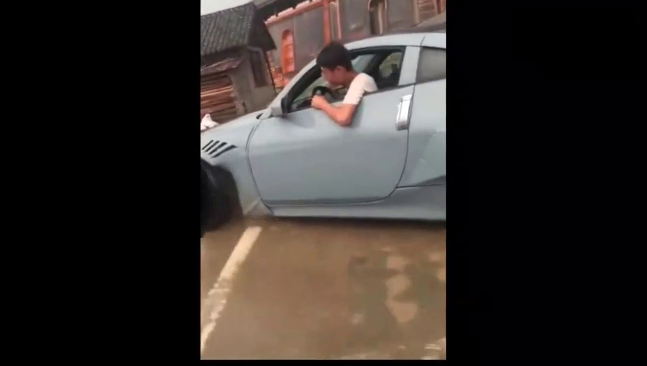 跑车都没雨刷吗？第一次见