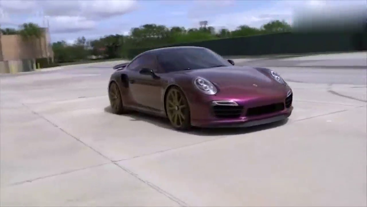 跑车变换不同颜色原来全靠一层膜，撕了还是原厂漆