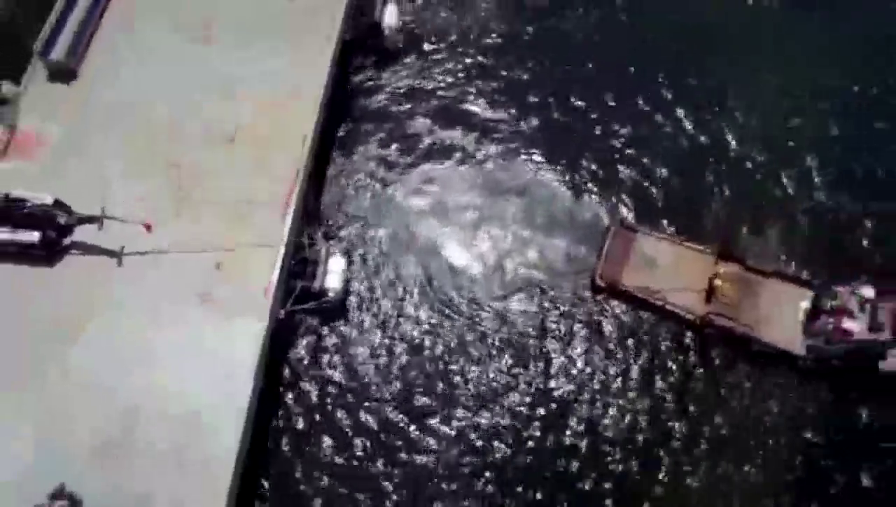 重型卡车和轮船拔河，谁的马力更大？