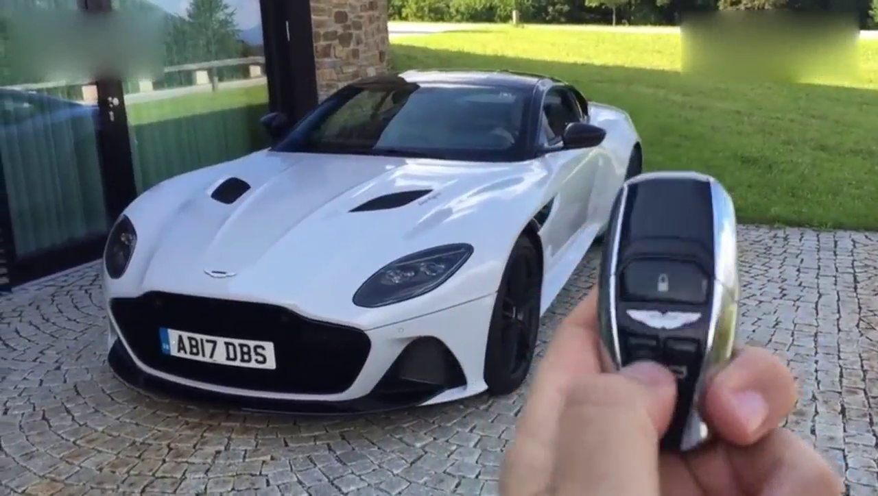 阿斯顿马丁DBS告诉你什么才是真正的跑车钥匙