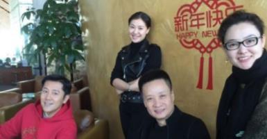 阎维文和妻子生活近照，珍爱癌症妻子25年，低调生活零绯闻