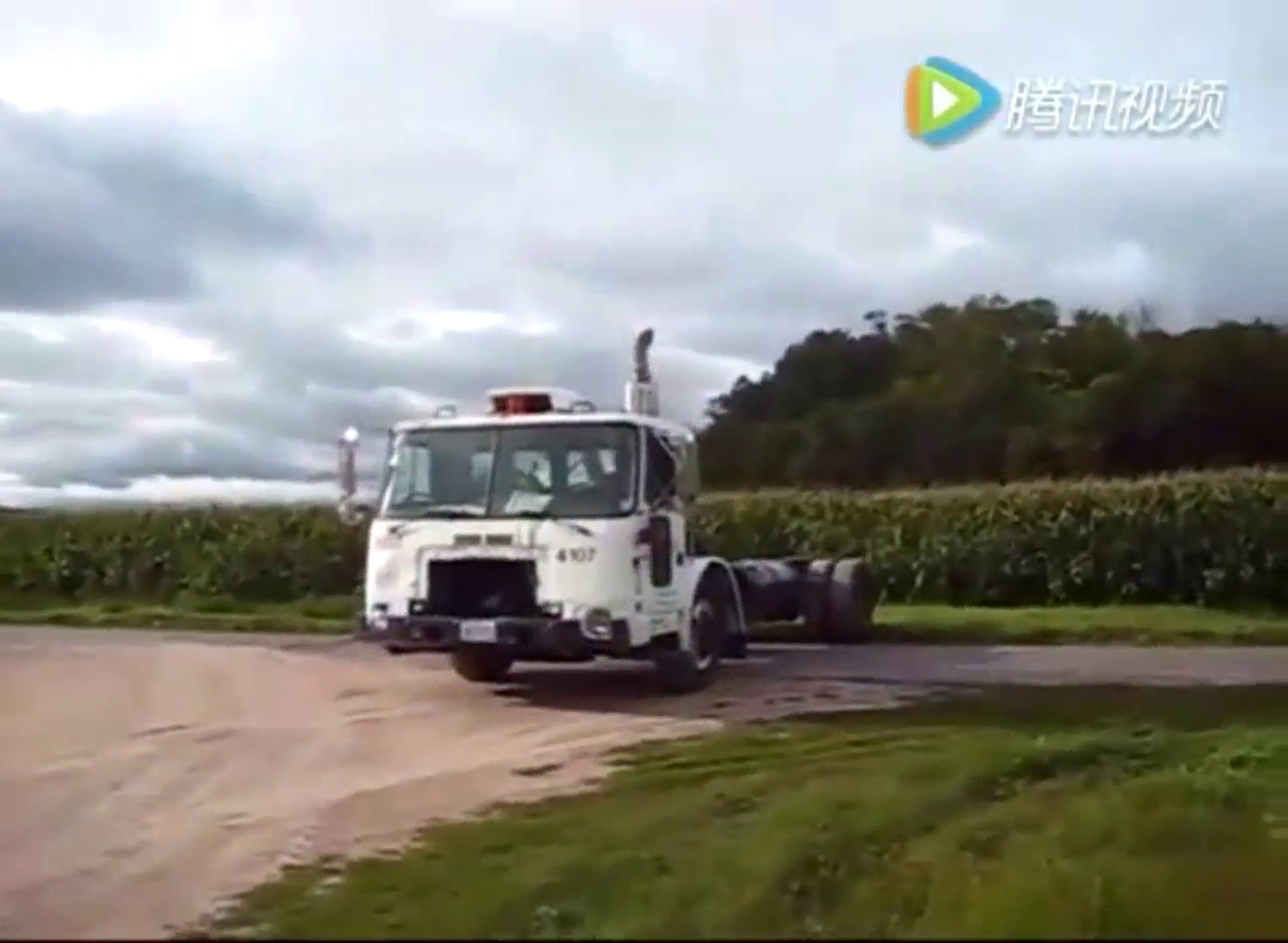 漂移的最高境界！拖头车玩烧胎、漂移玩的比跑车6