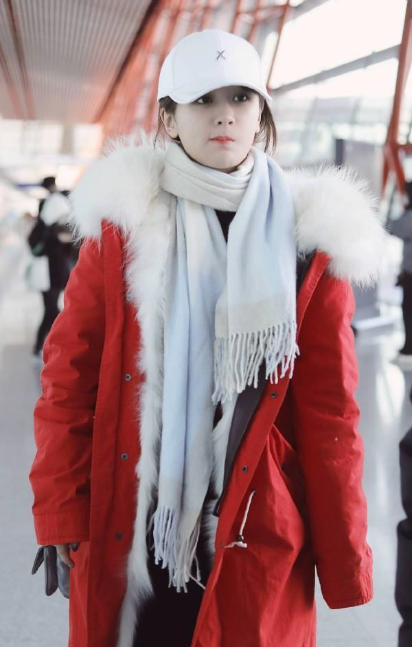 当杨紫褪去晚礼裙,换上冬季服饰,才意识到冬季到底有多毁身材