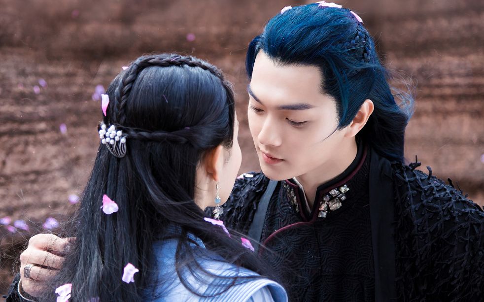 招摇许凯剧照图片_纵览新闻