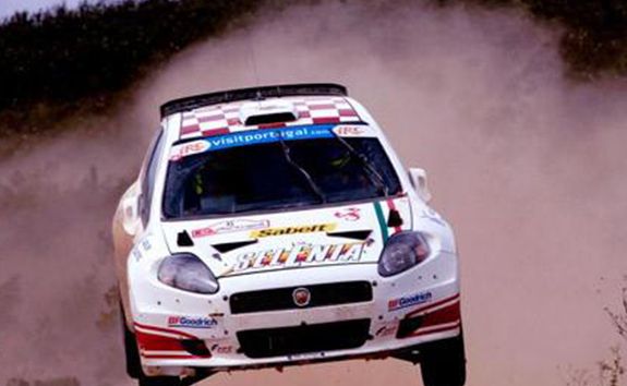 菲亚特赛车时尚运动，流线型的独特车身设计，优秀