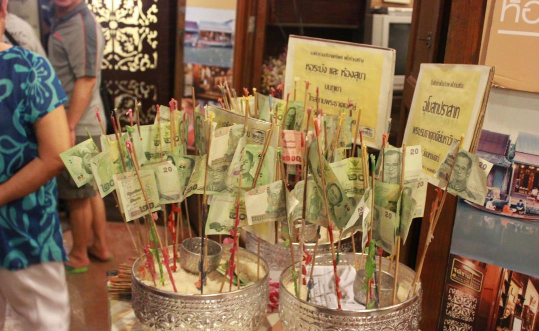 导游提醒：去泰国旅游，当地美女拿来的毛巾不要接，已有多人中招