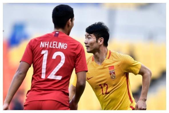 第8分钟进球！中国足球1-0领先，李铁首胜机会来了，对手连续压迫