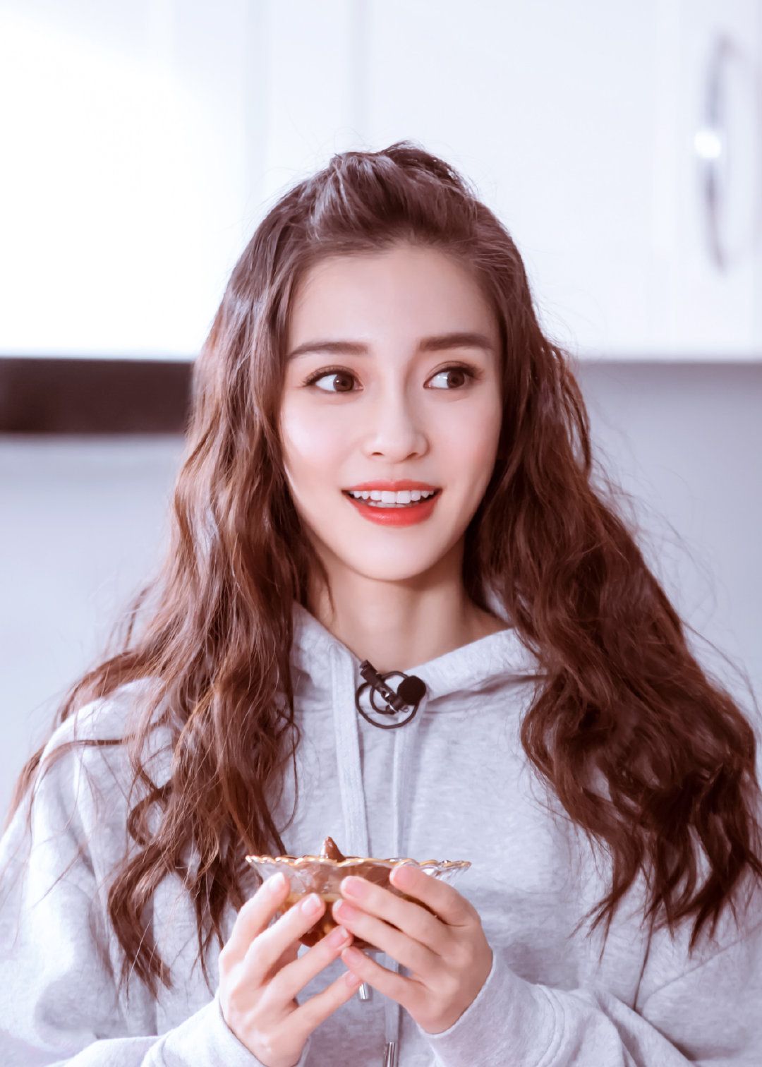 来一组angelababy美颜暴击,想换壁纸的快拿去