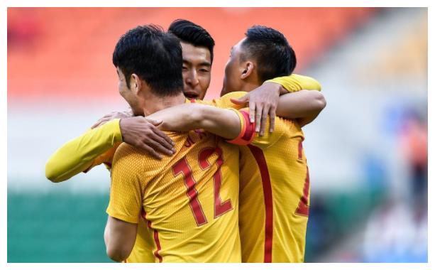 第8分钟进球！中国足球1-0领先，李铁首胜机会来了，对手连续压迫