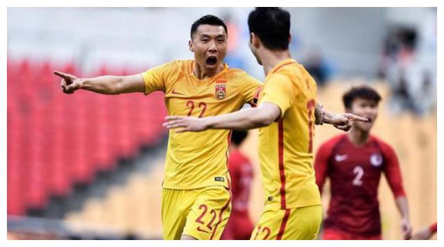 终于赢了！中国男足2-0中国香港获东亚杯首胜 避免创历史最差战绩