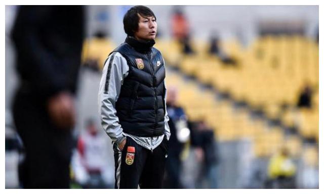 终于赢了！中国男足2-0中国香港获东亚杯首胜 避免创历史最差战绩
