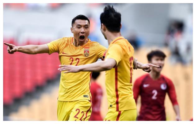 第8分钟进球！中国足球1-0领先，李铁首胜机会来了，对手连续压迫