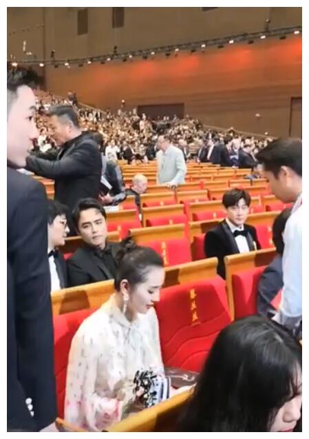 刘诗诗见到明道，尴尬得差点坐错座位，两人曾因戏结缘传出恋情