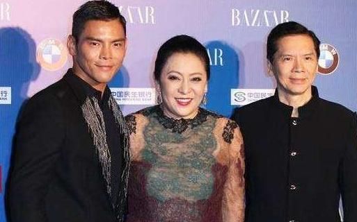 向华强到底多有钱,看向佐20年前生活就知道,网