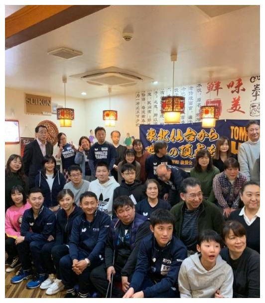 张本智和夺冠获300万日元，一家四口大办宴席，妹妹受影响斗志足
