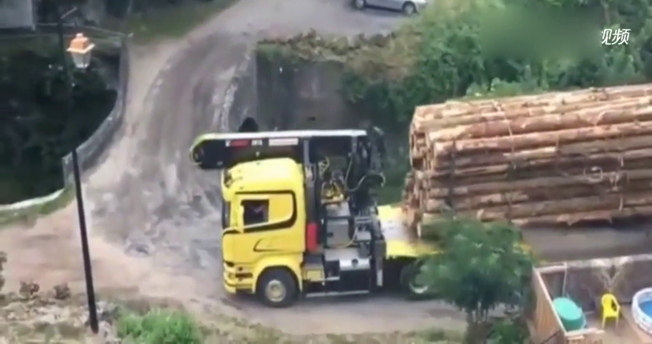 十几米的卡车是怎样过桥的？老司机带你过桥!